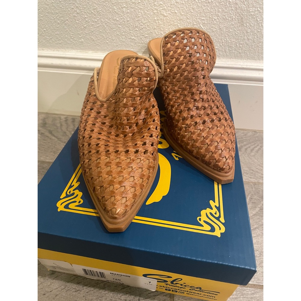 Sbicca Vintage Collection Mansion Tan Woven Leather Pointed Toe Mules Size 7